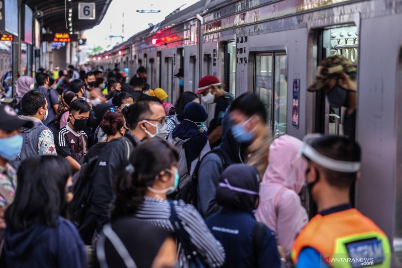 PSBB DKI Kembali Diperpanjang, Penumpang KRL di Sejumlah Stasiun Meningkat