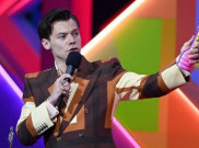 4 Busana Terbaik Pada Red Carpet Brit Awards 2021 