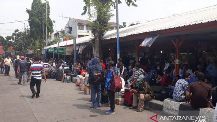 Jokowi Larang Mudik, Pengguna Bus Luar Kota di Jakarta Malah Meningkat