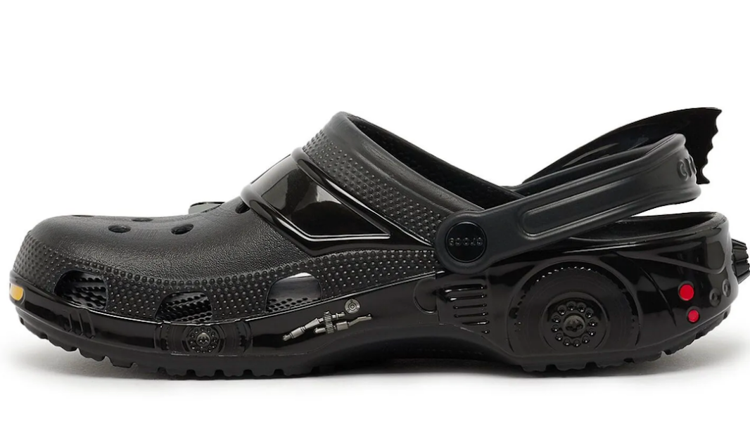 'Batmobile' Hadir Dalam Bentuk Alas Kaki dari Crocs