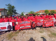 Kader PDIP Solo Respons Turunnya Elektabilitas Ganjar dengan Spanduk