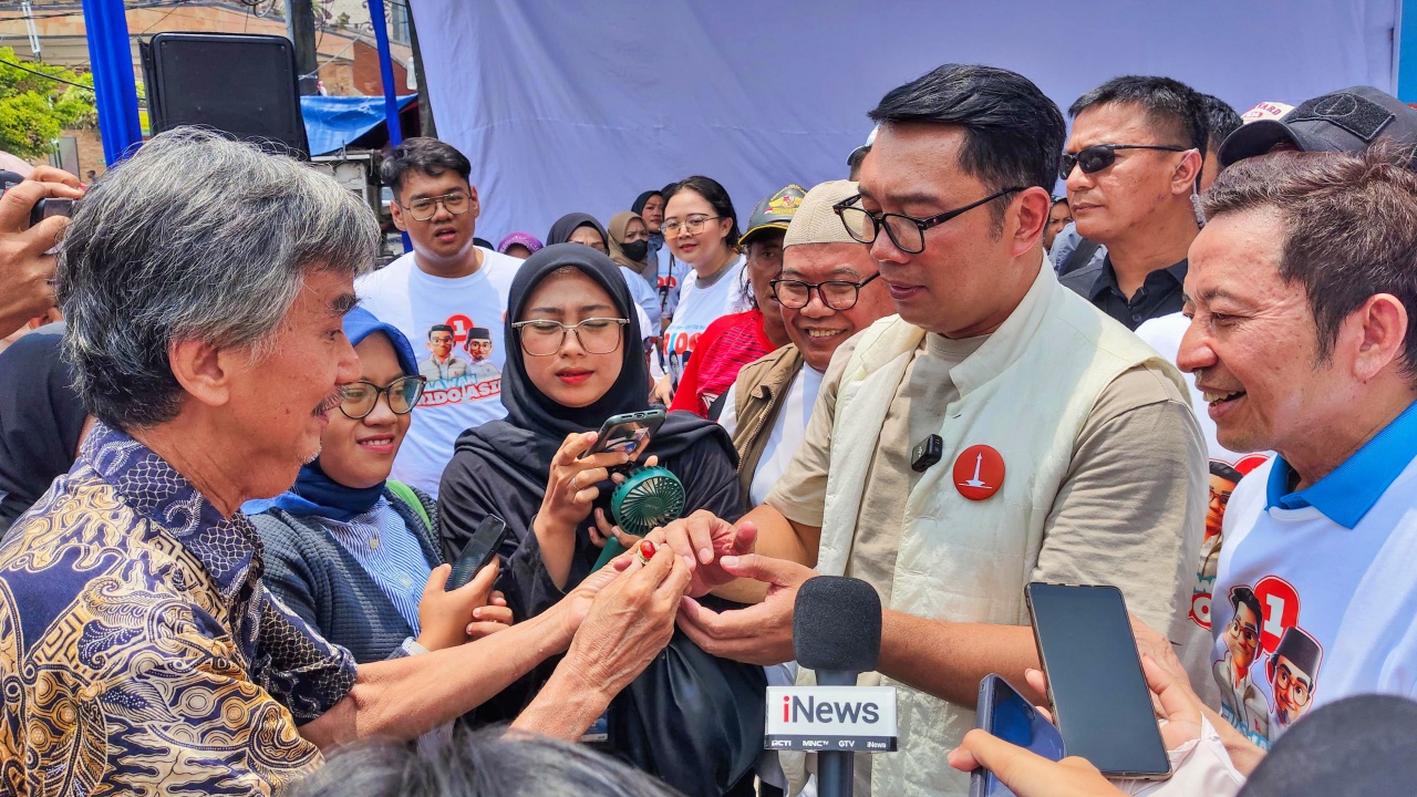 RK Diberi Cincin Kemenangan oleh Pedagang Kebayoran Lama: Pernah Juga Kasih ke Jokowi