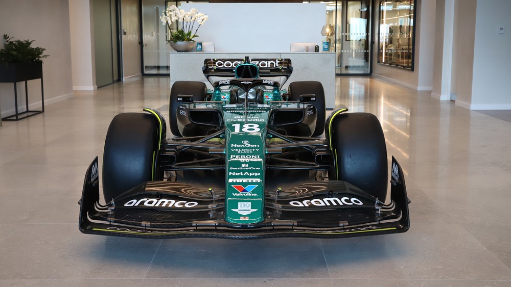Tim F1 Aston Martin Lelang Mobil AMR23