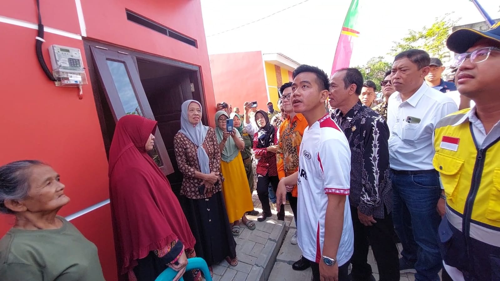 Gibran Targetkan Solo Bebas Kawasan Kumuh di 2025