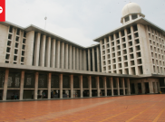 Sambut Ramadan Relawan Beda Agama Bersih-Bersih Masjid Istiqlal