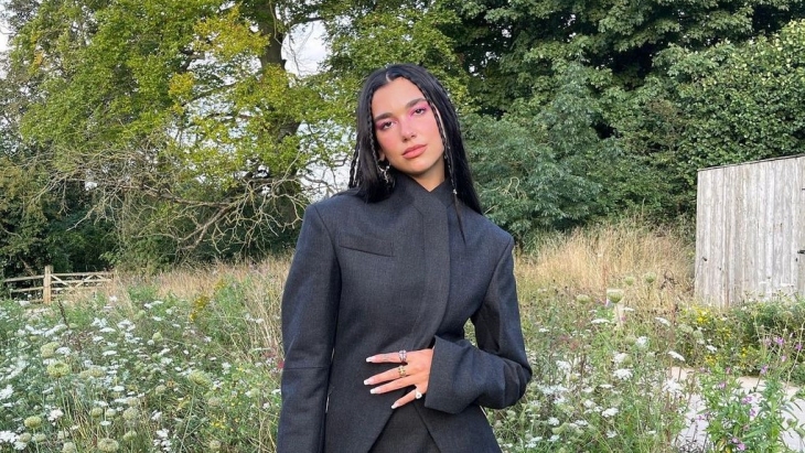 Intip Fesyen Selebriti Dua Lipa, Zendaya hingga Olivia Rodrigo di Musim Panas