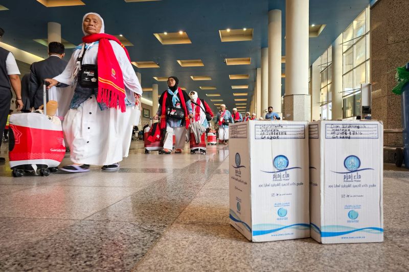 PPIH Kirim 90 Ribu Galon Air Zamzam ke Indonesia