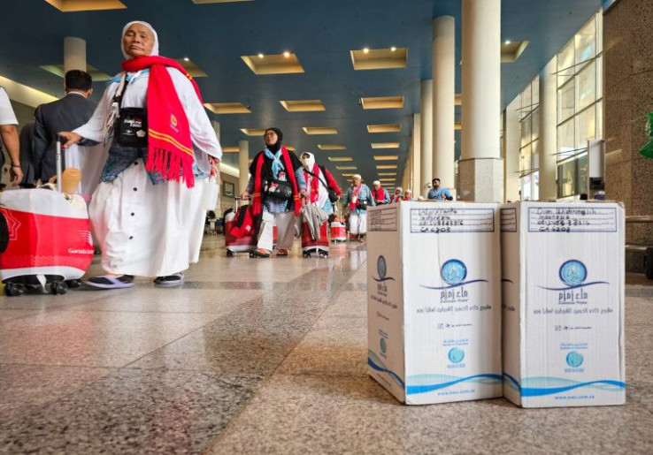 PPIH Kirim 90 Ribu Galon Air Zamzam ke Indonesia