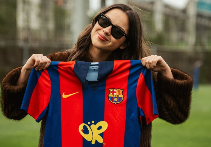 Momen Olivia Rodrigo Bertemu Lamine Yamal di El Clasico, Logonya Ikut Mejeng di Jersey Barcelona