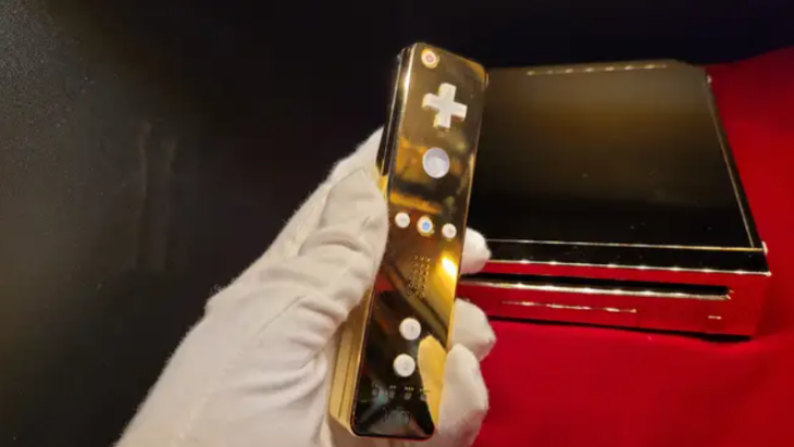Dilelang, Nintendo Wii Berlapis Emas 24 Karat untuk Ratu Elizabeth II