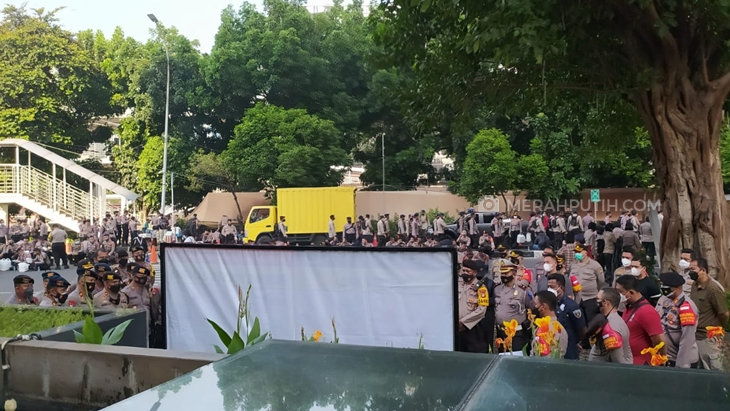 Pengamanan di depan Gedung Merah Putih KPK jelang pemecatan Novel Baswedan cs. (Foto: MP/Ponco Sulaksono)