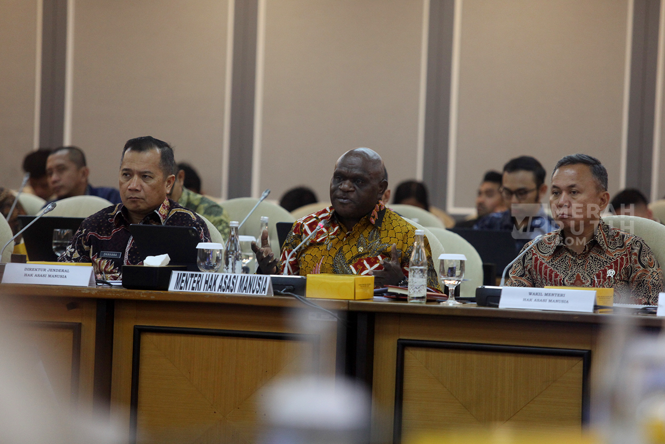 Rapat dengan DPR, Menteri Pigai Ungkap Kariernya Berawal dari Tukang Parkir