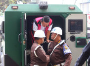 Menyunggingkan Senyum, Febrie Adriansya Kembali Diperiksa Soal TPPU di Kejagung