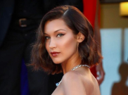 Boydguard Dorong Wartawan Wanita, Bella Hadid Ngamuk