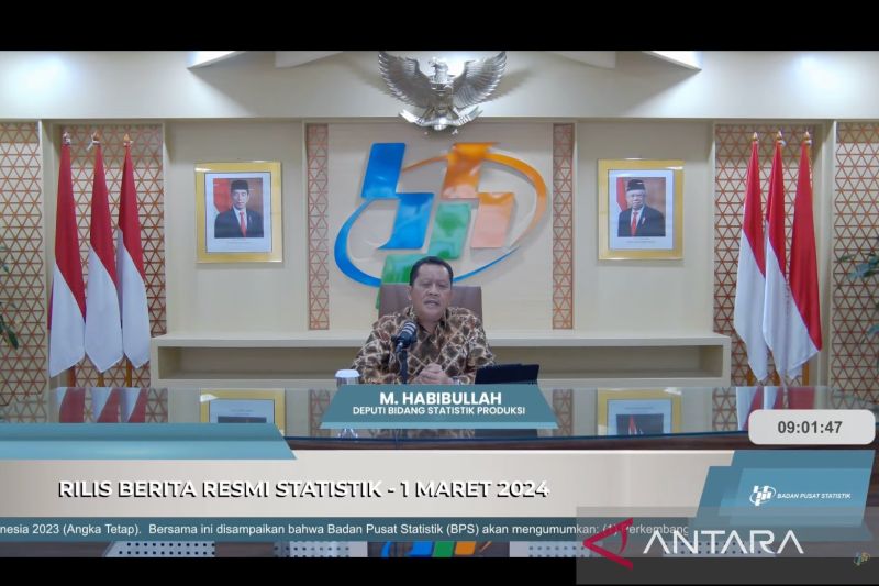 Deputi Bidang Statistik Produksi BPS, M. Habibullah, saat melaporkan Perkembangan Indeks Harga Konsumen Februari 2024 di Jakarta, Jumat (1/3). Foto: ANTARA/Imamatul Silfia