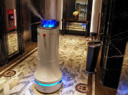 Pertama di Indonesia, JHL Solitaire Hotel Gunakan Teknologi Disinfectant dan Waiter Robot
