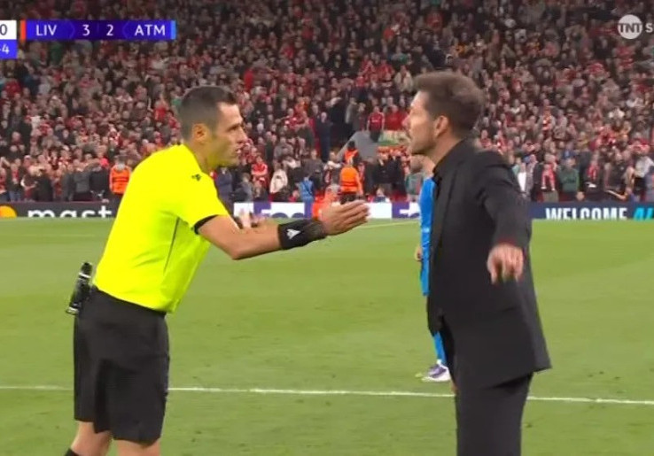 Terungkap! Fans Liverpool yang Bikin Diego Simeone Ngamuk Pernah Dilarang Masuk Stadion 3 Tahun