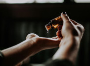 Hair Oil, Solusi Menutrisi Rambut dan Memberikan Tampilan Berkilau Alami