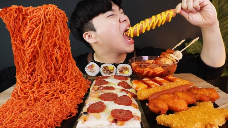 Mukbang berpengaruh pada kesehatan tubuh. (Foto: Youtube/Gongsam Table)