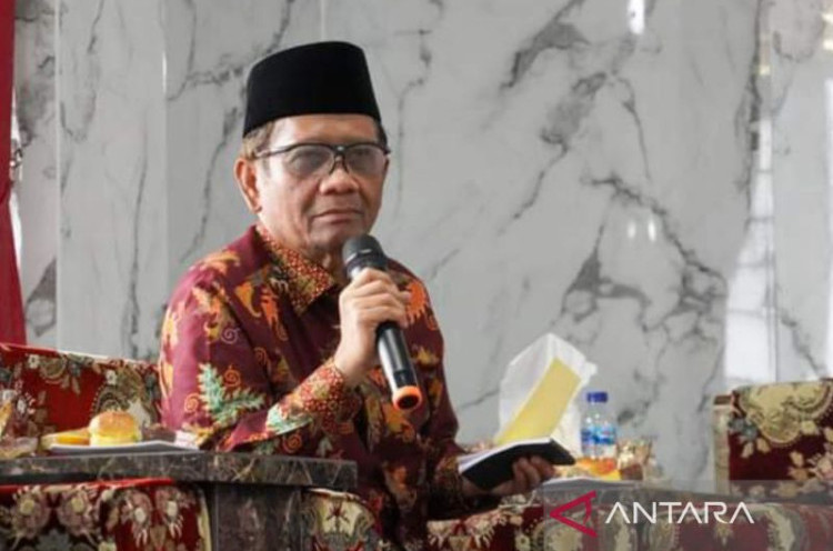 Mahfud MD Minta Polisi Periksa Denny Indrayana yang Diduga Bocorkan Rahasia Negara
