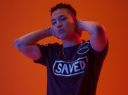 Meski Hidung Berdarah Akibat Terpentok Mic, Taeyang Tetap Lanjutkan Konser