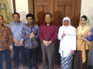 Paslon Cagub dan Cawagub Jatim Berkampanye Sambil Minta Doa