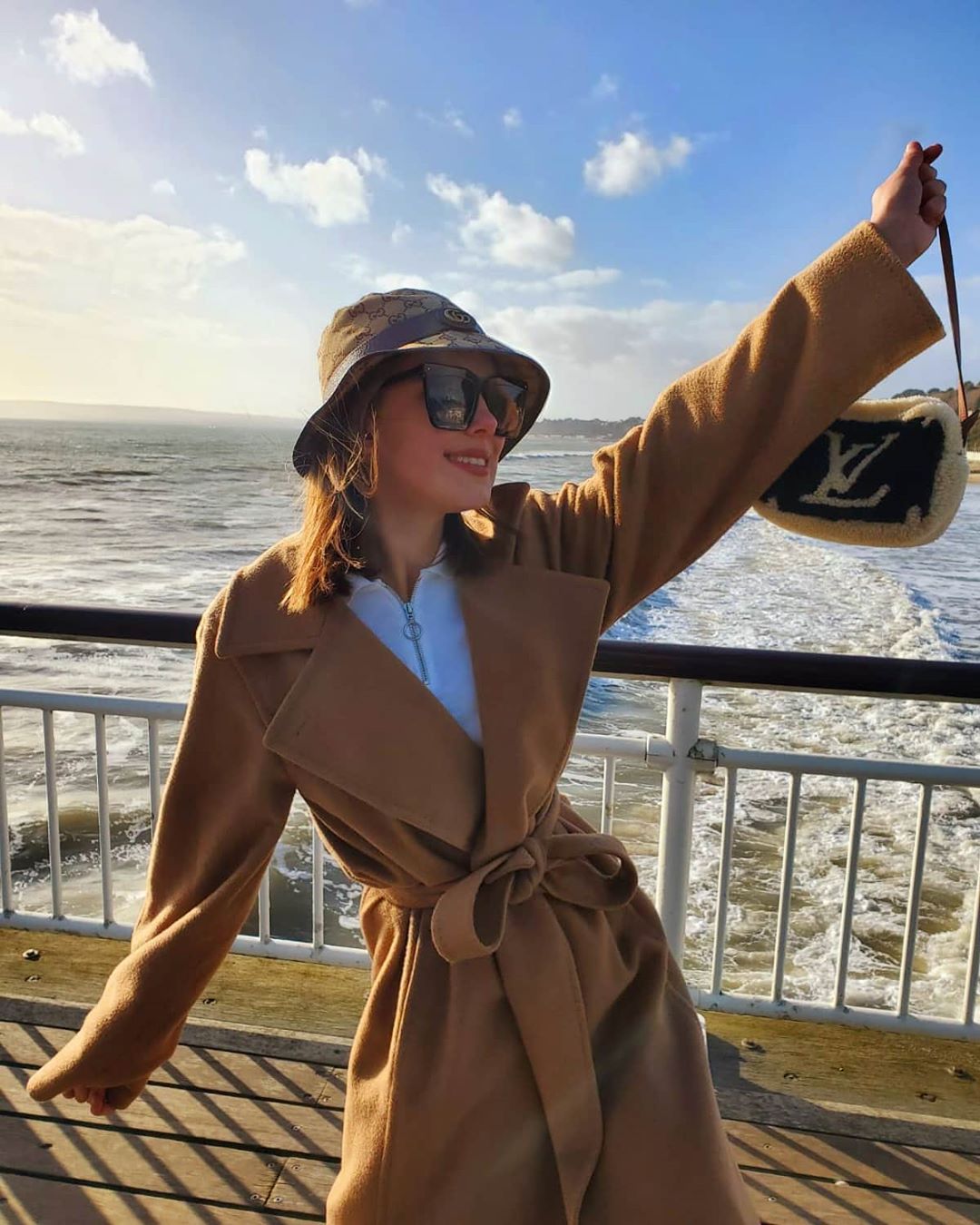 Kasual dan Elegan, 5 Inspirasi 'Outfit' ala Selebritas Hollywood