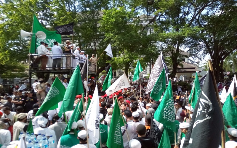 Ketua PA 212 Slamet Ma'arif saat Tablig Akbar 212 di Solo
