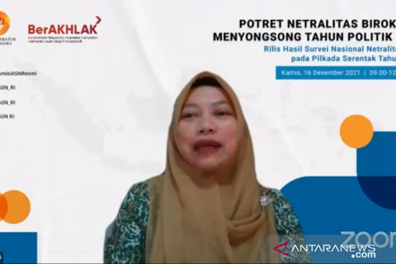 Dewan Pembina Perludem Titi Anggraini dalam webinar nasional bertajuk "Potret Netralitas Birokrasi Menyongsong Tahun Politik 2024" yang diselenggarakan secara virtual oleh KASN, Kamis (16/12/2021). ANTARA/Tri Meilani Ameliya