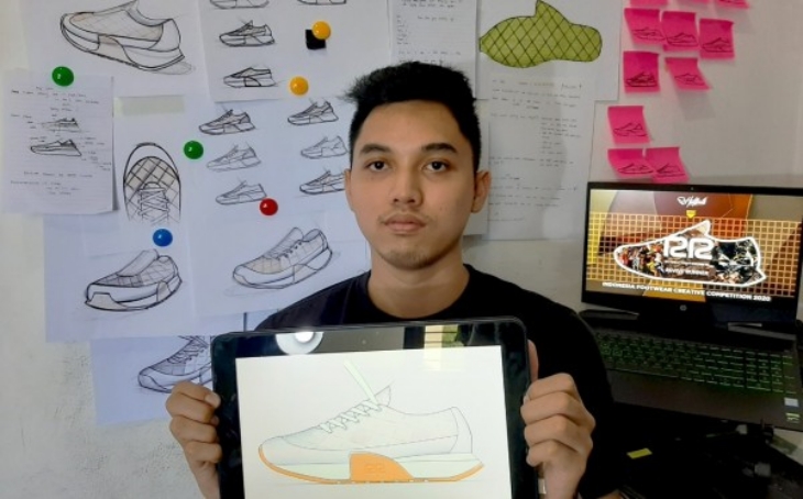 Juara I di ajang Indonesia Footwear Crative Competition (IFCC) 2020, Gede Arya Daiva Daniswara mendaur ulang limbah kulit dijadikan sepatu casual (sneaker) Revive Runner. (Foto: ITS doc)