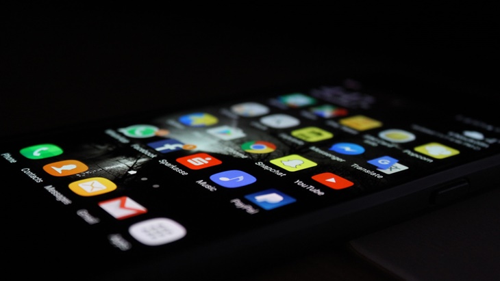 Pengguna iPhone dan Android harus Waspadai Aplikasi Pencuri Data