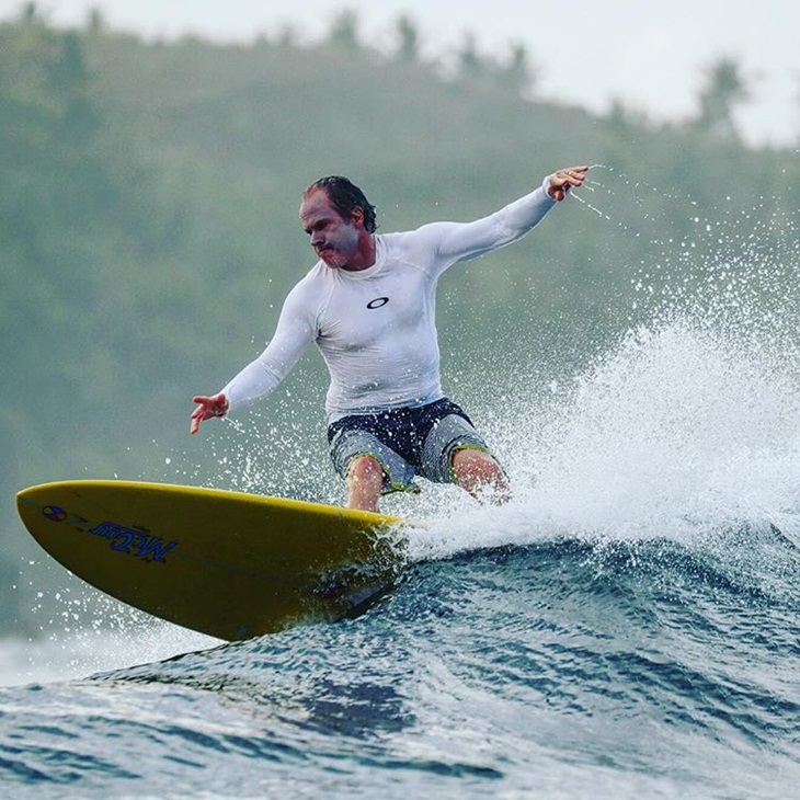 Peselancar di Nihiwatu, Lombok Barat. (Foto: instagram.com/nihisurf)