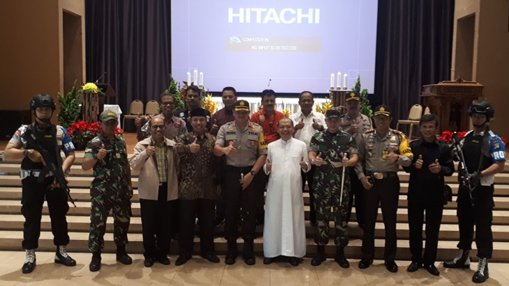 Polisi dan TNI Pantau Pengamanan Gereja Maria Bunda Karmel