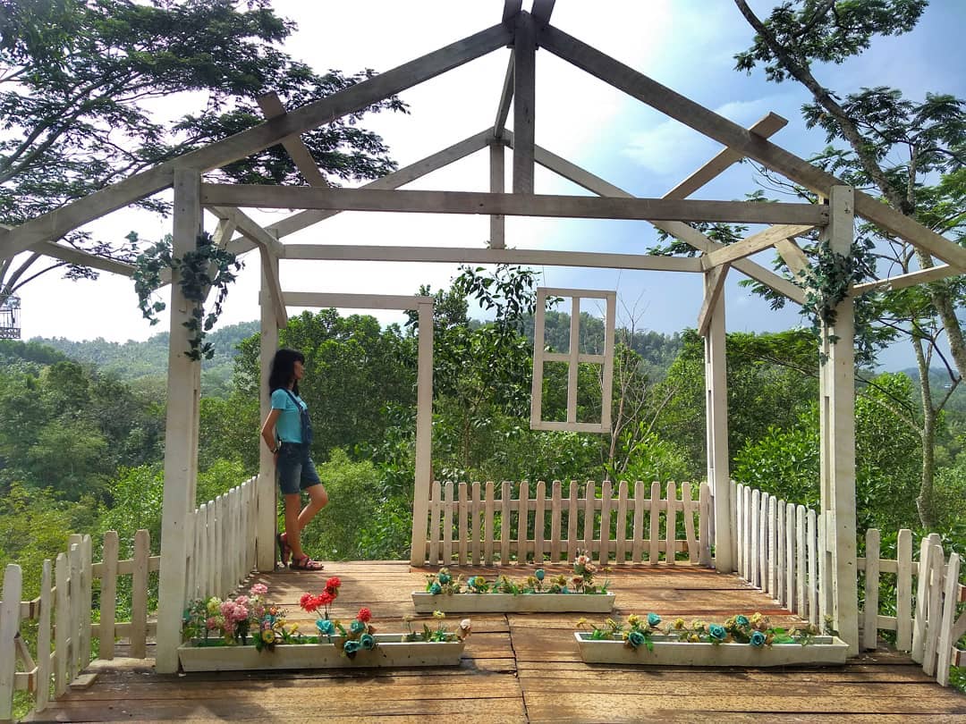 Ada banyak spot cantik di sana (Sumber: Instagram/cherlypelangie)