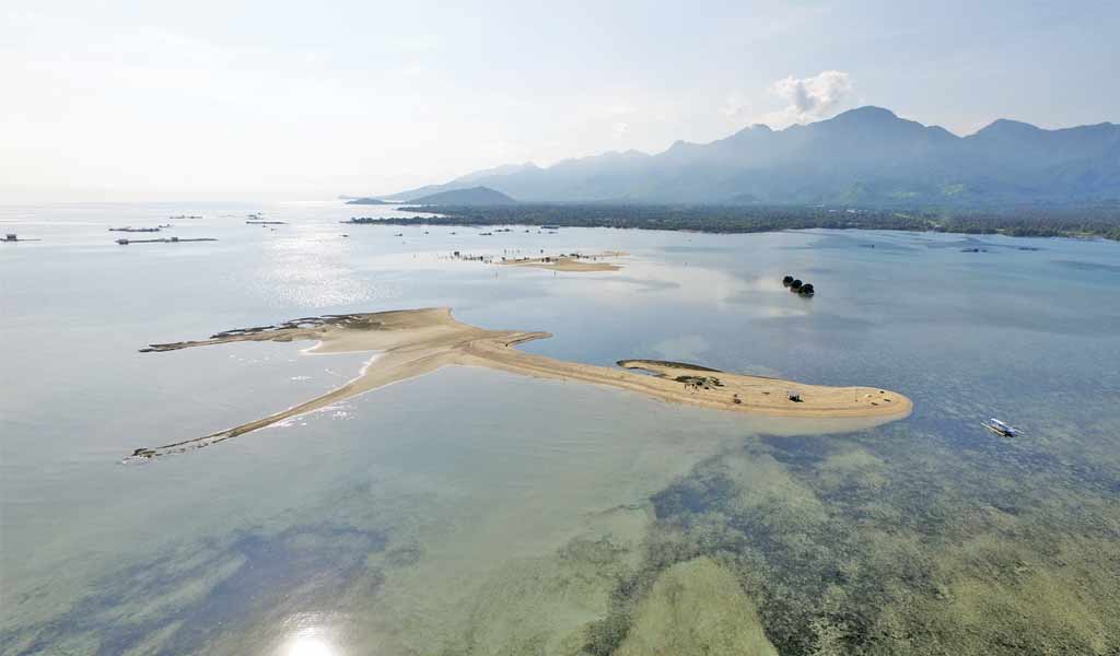 Indahnya Pantai Gili Putih yang Menarik Banyak Perhatian Wisatawan 