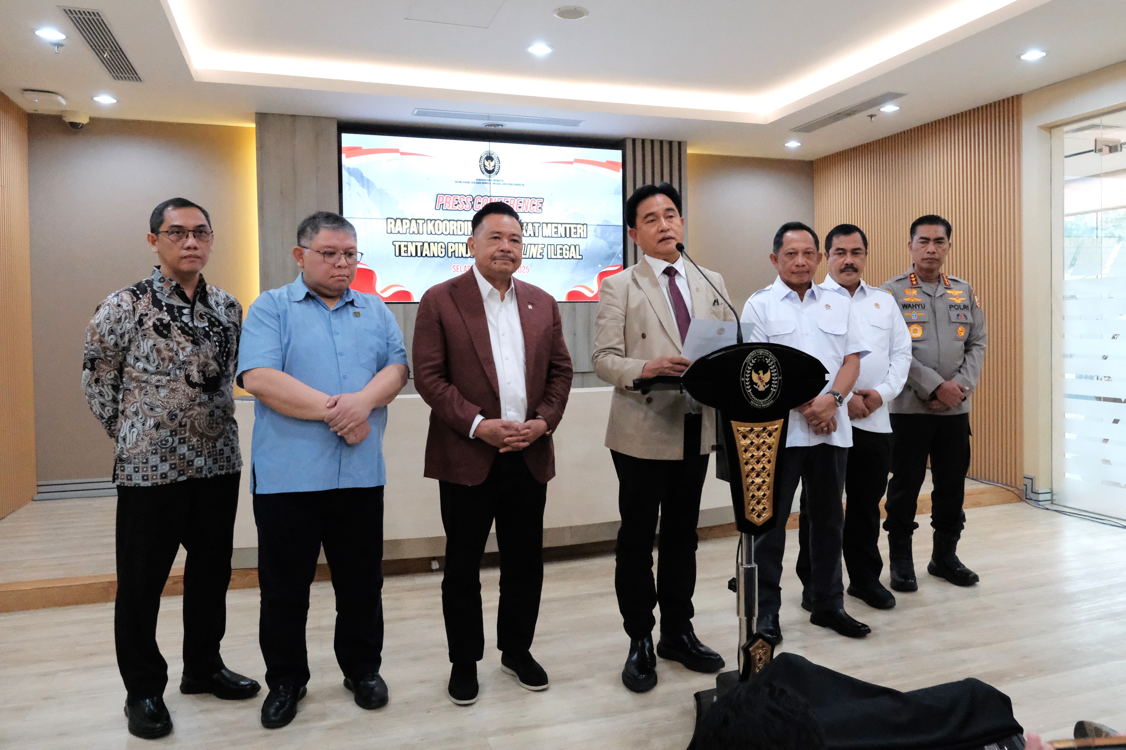Tindak Tegas Pinjol Ilegal, Pemerintah Bentuk Tim Pokja yang Dipimpin Eddy Hiariej