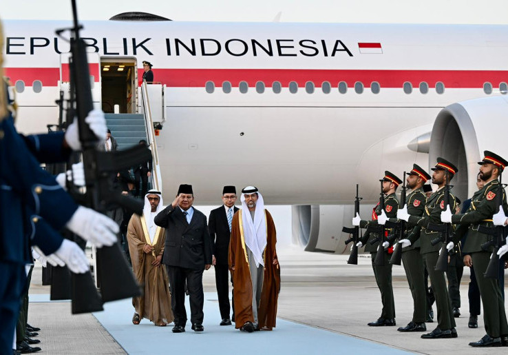 Momen Kunjungan Resmi ke UEA, Presiden Prabowo Subianto Mendarat di Abu Dhabi
