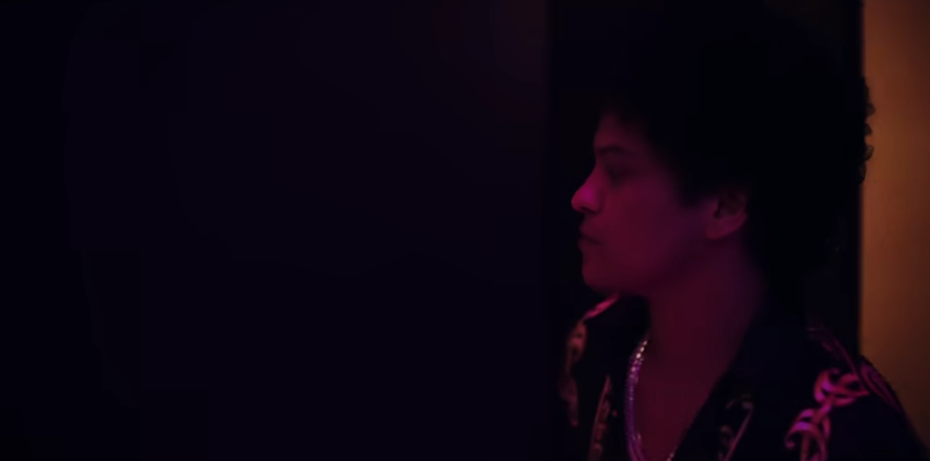 Lirik Lagu Versace On The Floor Bruno Mars, Ada Terjemahan