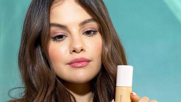 Selena Gomez Luncurkan Produk Kosmetik Rare Beauty