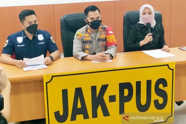 Komisioner KPI Pusat Nuning Rodiyah di Polres Metro Jakarta Pusat tengah memberikan keterangan pers terkait kasus perundungan pada Kamis (2/9/2021). ANTARA/Mentari Dwi Gayati/aa.
