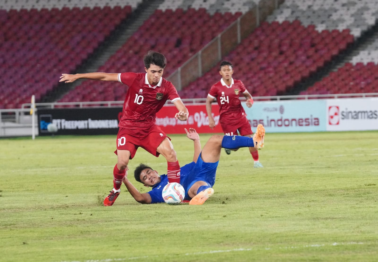 Perawatan Rumput SUGBK secara Maksimal Jelang Timnas Indonesia Vs Vietnam