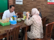 Pensiun, Jokowi dan Iriana Menikmati Makan Sate Kambing Bersama