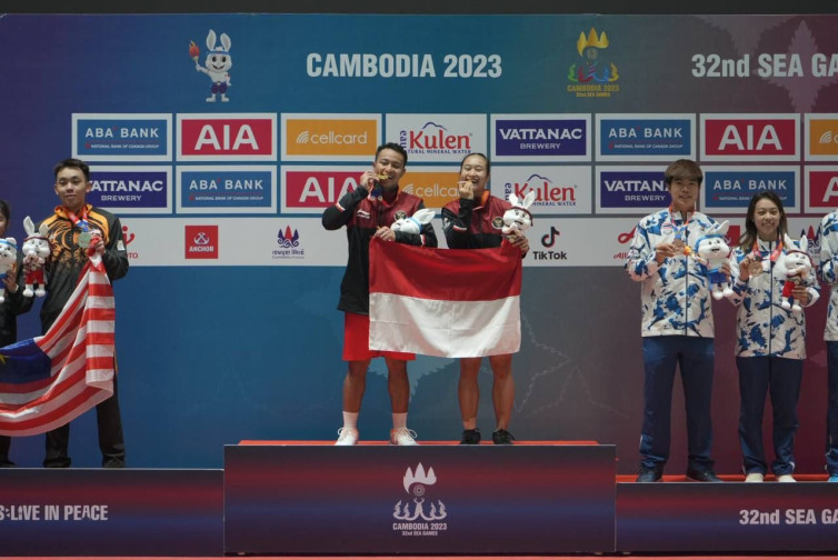 Rehan/Lisa dan Febri/Amalia Persembahkan Medali Emas