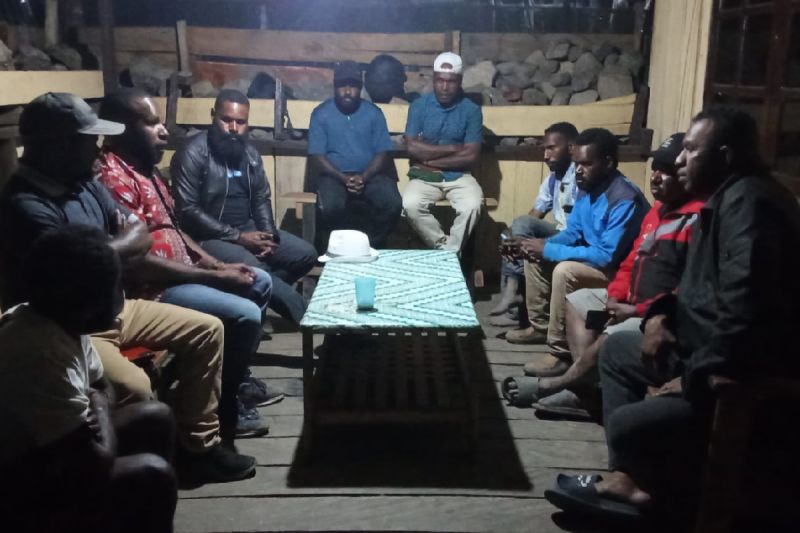 KKB Bakar Gedung SMAN 1 Sinak Kabupaten Puncak
