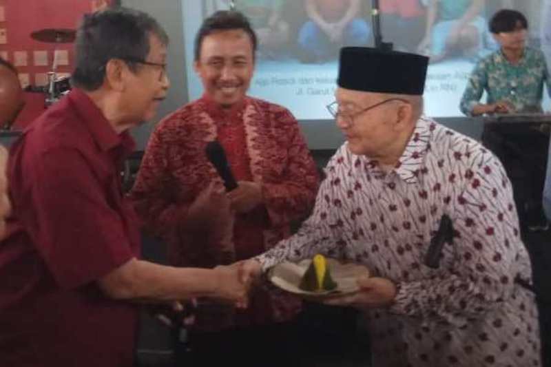 Ajip rosidi