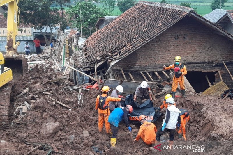 Meninggal 21 dan Hilang 19 Orang, Jokowi Beri Perhatian Pada Longsor Sumedang