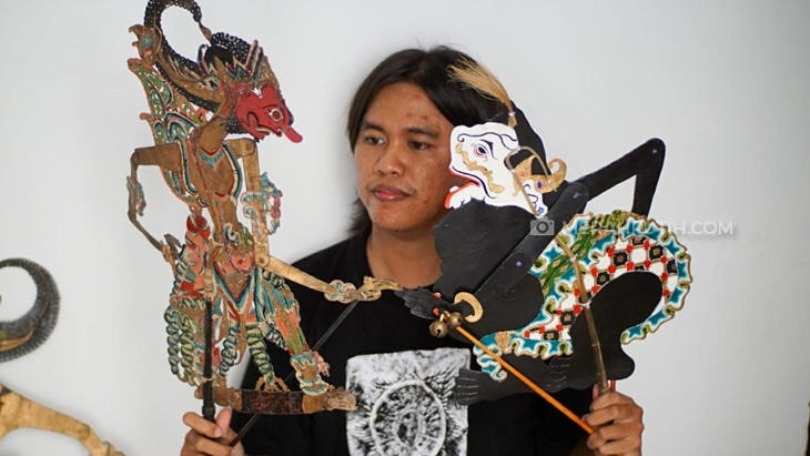 Ogah Cengeng, Perajin Wayang Kulit Tetap Berkarya