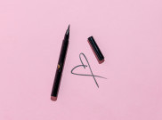 Cara Hapus Eyeliner Waterproof dengan Aman dan Efektif