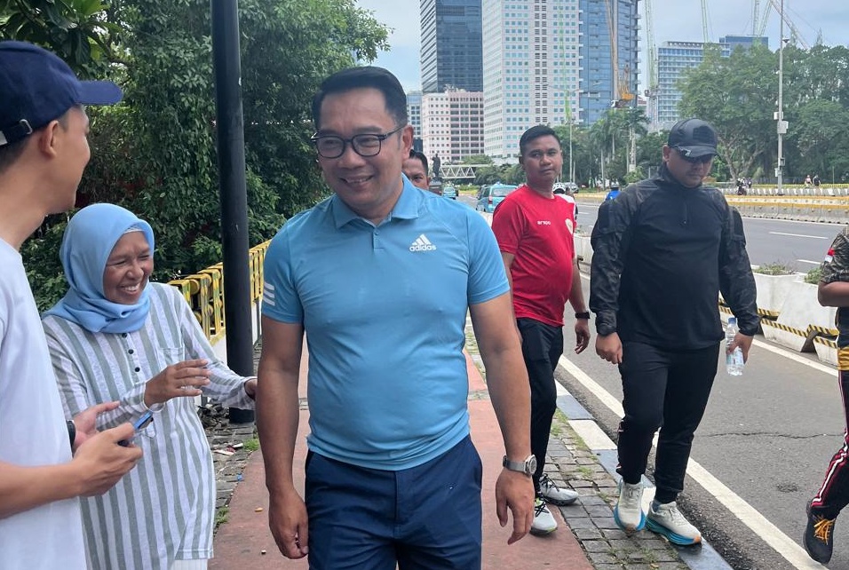 RK Habiskan Masa Tenang Pilkada Olahraga Ringan dengan Istri