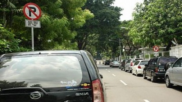 YLPK Jatim Kritik Maraknya Parkir Liar Tanpa Karcis di Surabaya 